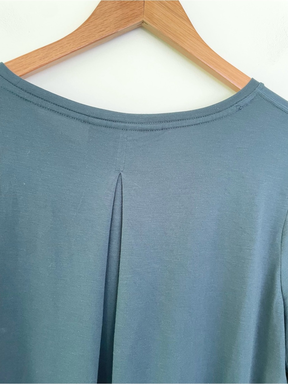 Athleta Long Sleeve Top Cypress Green With Ease Tee L Large Workout Wicking Dry - Picture 9 of 12